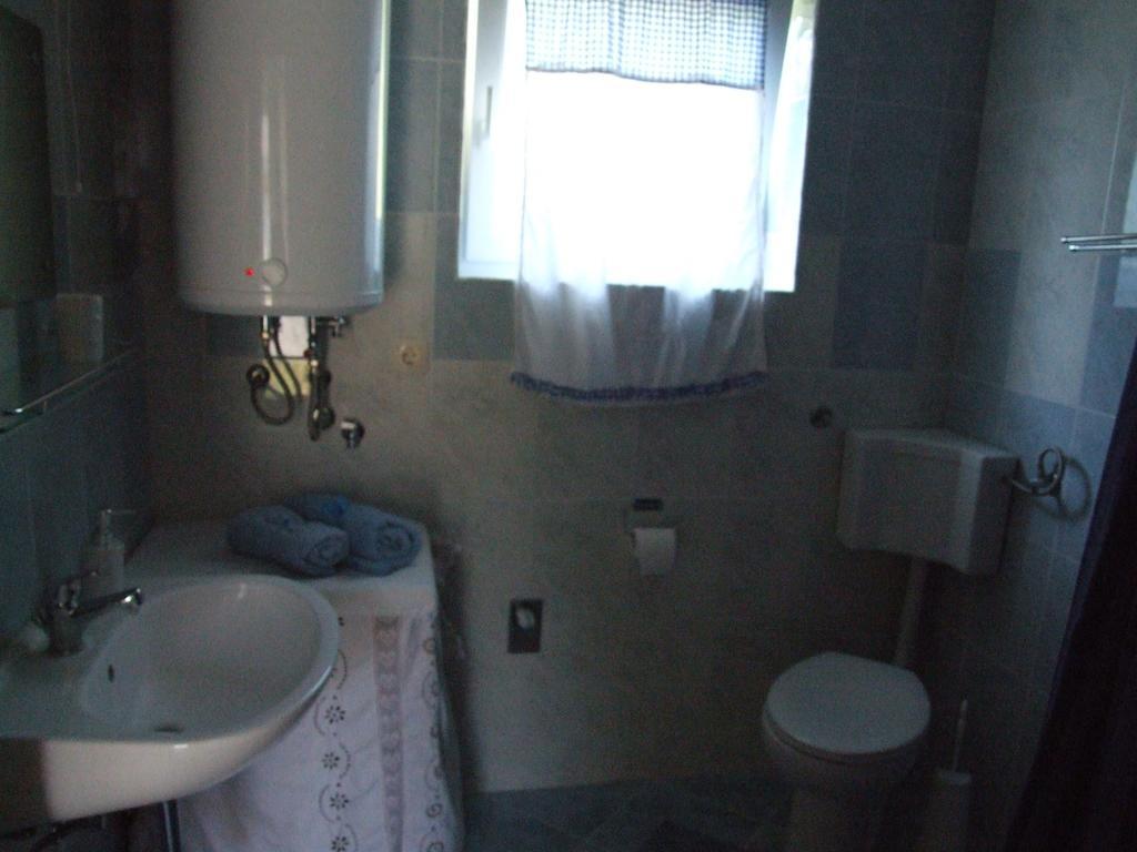 Apartment Metlaca Perusic Екстериор снимка